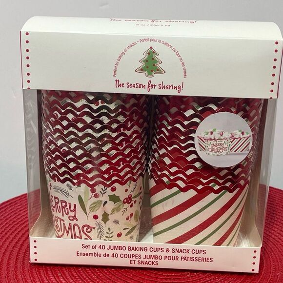 Baking Cups Red and Green Christmas 40 Jumbo Pieces NWT - Picture 1 of 9